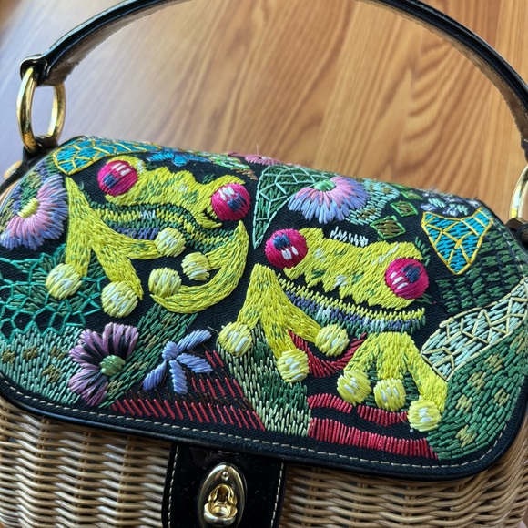 Eric Javits Wicker Bag Frog Print Embroidery - Picture 6 of 17